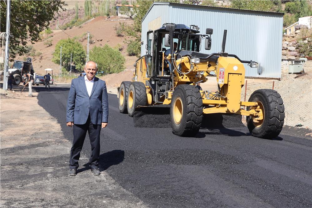 Yahyalı’da kırsal mahalleler sıcak asfalta kavuşuyor